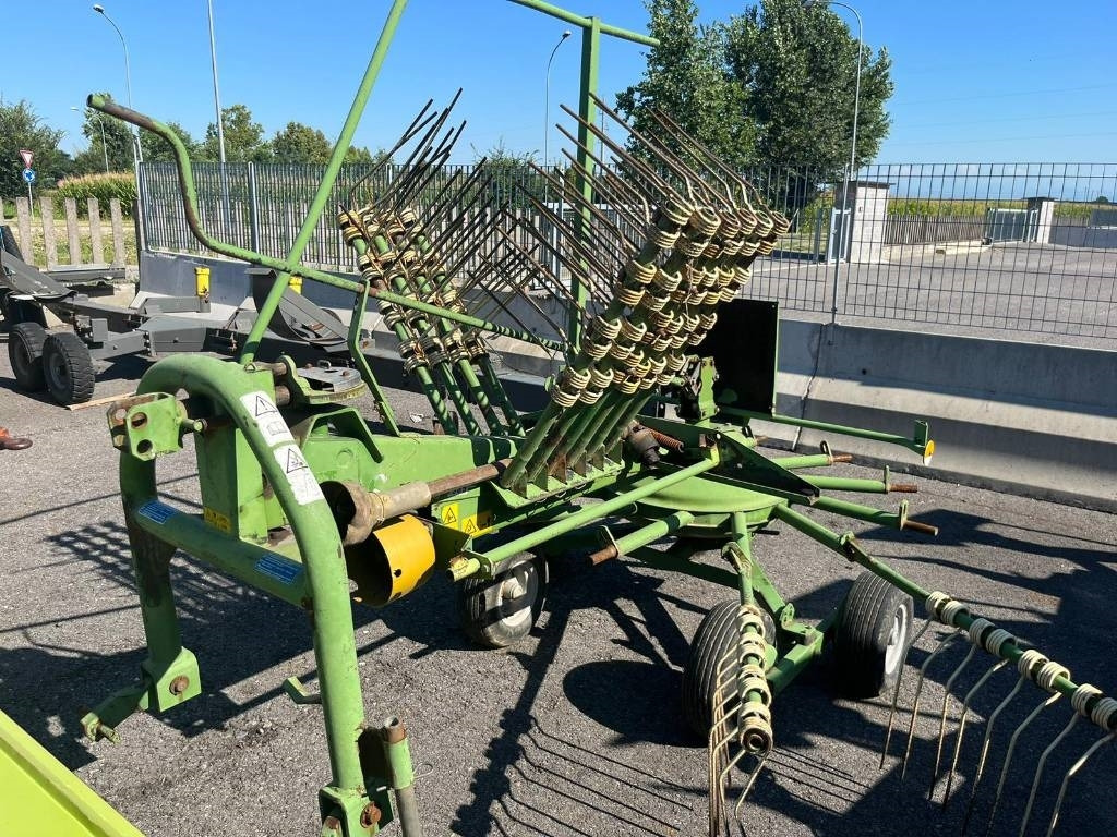 Krone SWADRO 385 - Omotač bala: slika Krone SWADRO 385 - Omotač bala Krone SWADRO 385 - Omotač bala: slika Krone SWADRO 385 - Omotač bala