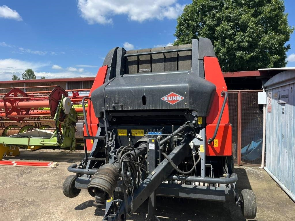 Kuhn VB 2160 - Rolo balirka: slika Kuhn VB 2160 - Rolo balirka Kuhn VB 2160 - Rolo balirka: slika Kuhn VB 2160 - Rolo balirka