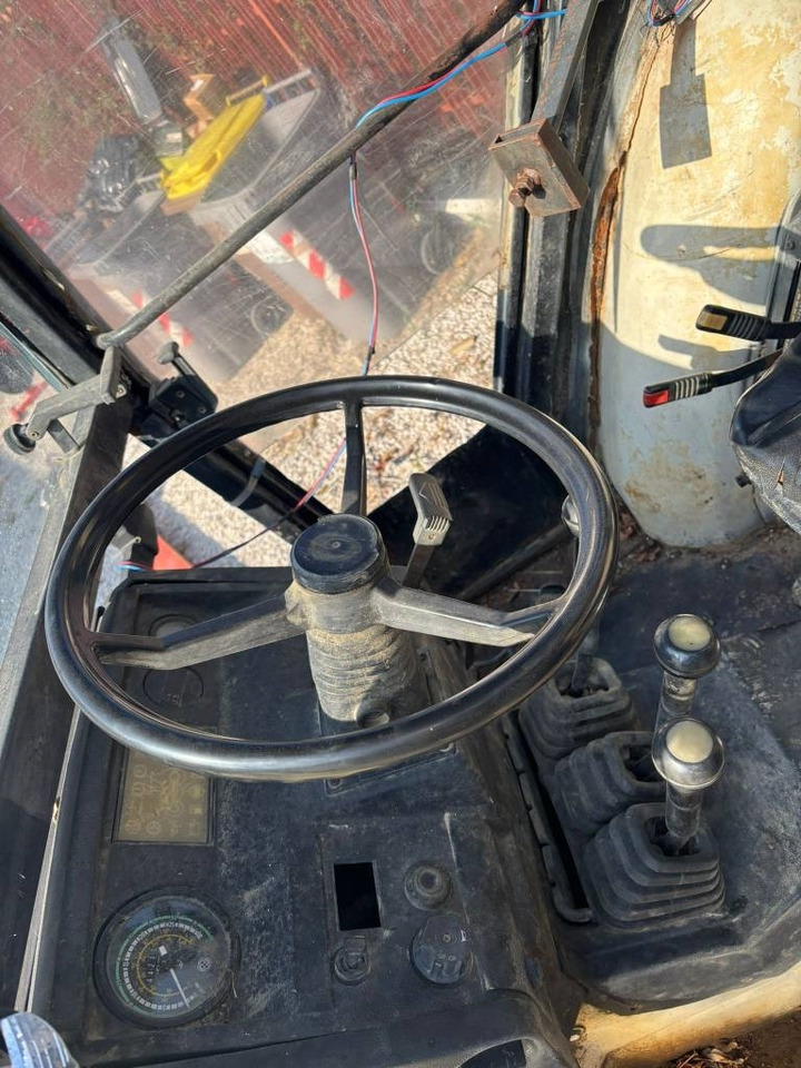 Lamborghini 600 V DT - Traktor: slika Lamborghini 600 V DT - Traktor Lamborghini 600 V DT - Traktor: slika Lamborghini 600 V DT - Traktor