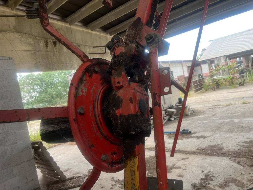 Lely TH 680 - Prevrtač sijena/ Grabulje: slika Lely TH 680 - Prevrtač sijena/ Grabulje Lely TH 680 - Prevrtač sijena/ Grabulje: slika Lely TH 680 - Prevrtač sijena/ Grabulje