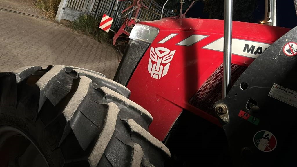 Massey Ferguson 5710 - Traktor: slika Massey Ferguson 5710 - Traktor Massey Ferguson 5710 - Traktor: slika Massey Ferguson 5710 - Traktor