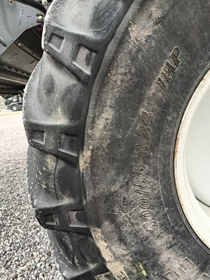 Kombajn za žetvu New Holland CR 7.90: slika Kombajn za žetvu New Holland CR 7.90