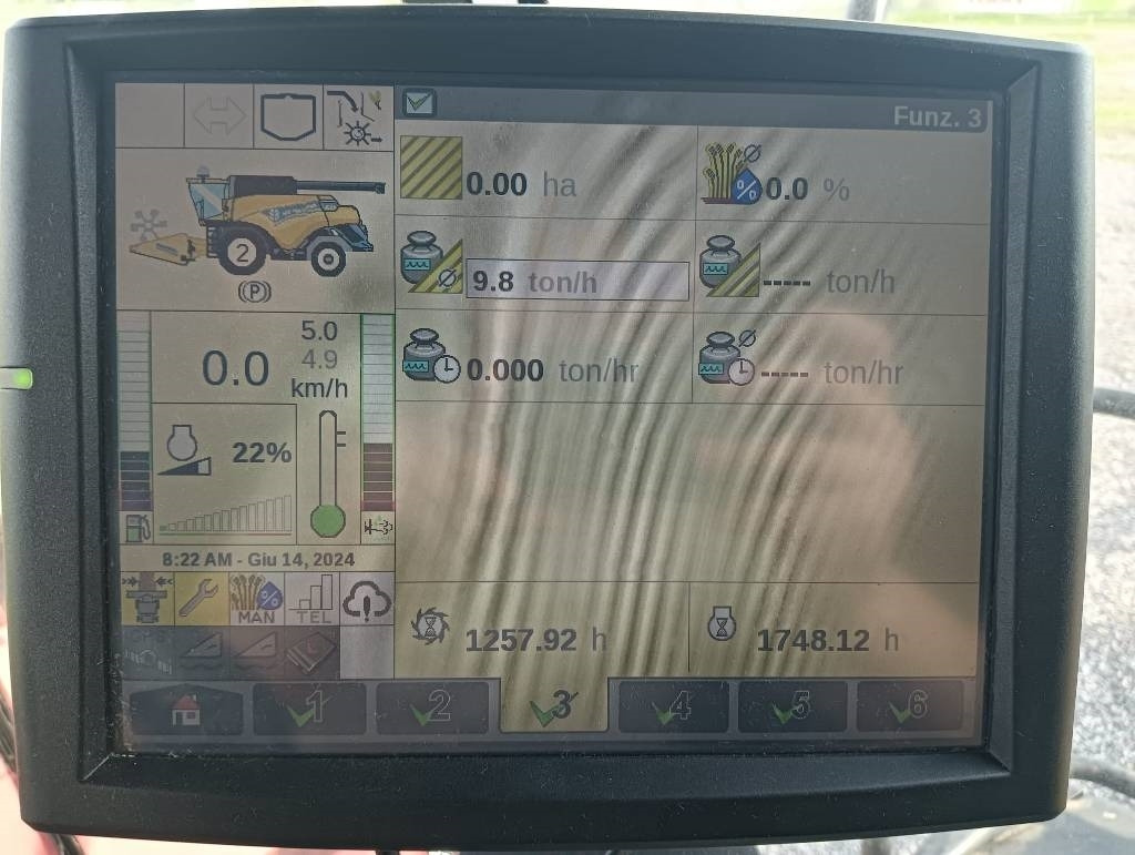 Kombajn za žetvu New Holland CR 7.90: slika Kombajn za žetvu New Holland CR 7.90