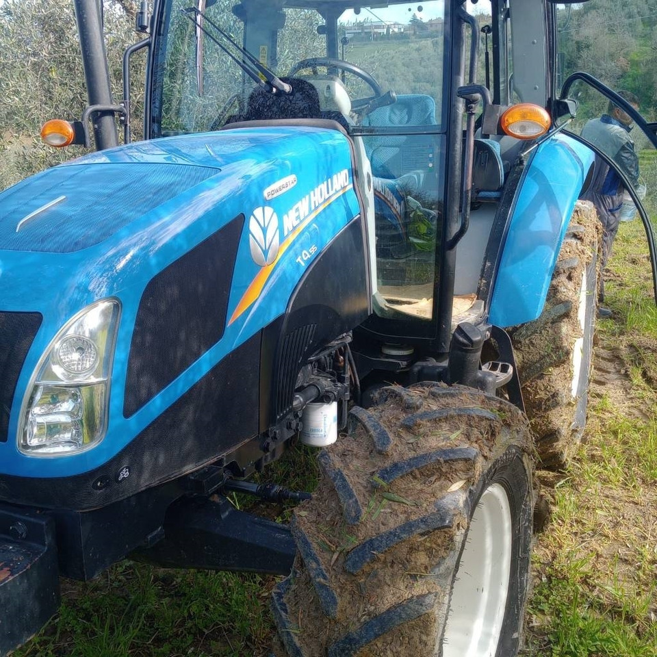 New Holland T 4.55 - Traktor: slika New Holland T 4.55 - Traktor New Holland T 4.55 - Traktor: slika New Holland T 4.55 - Traktor