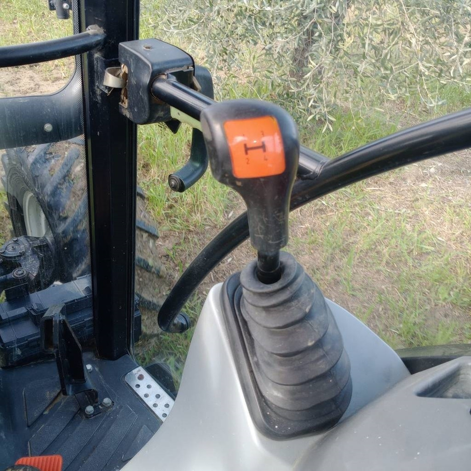 New Holland T 4.55 - Traktor: slika New Holland T 4.55 - Traktor New Holland T 4.55 - Traktor: slika New Holland T 4.55 - Traktor