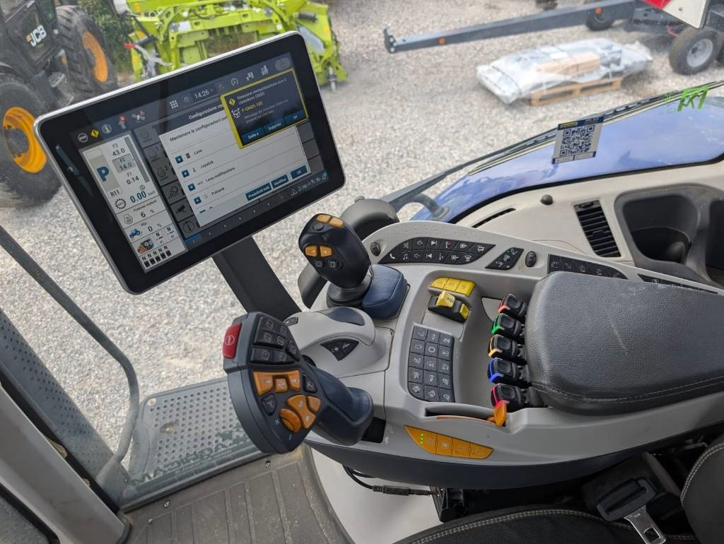 New Holland T 8.380 - Traktor: slika New Holland T 8.380 - Traktor New Holland T 8.380 - Traktor: slika New Holland T 8.380 - Traktor