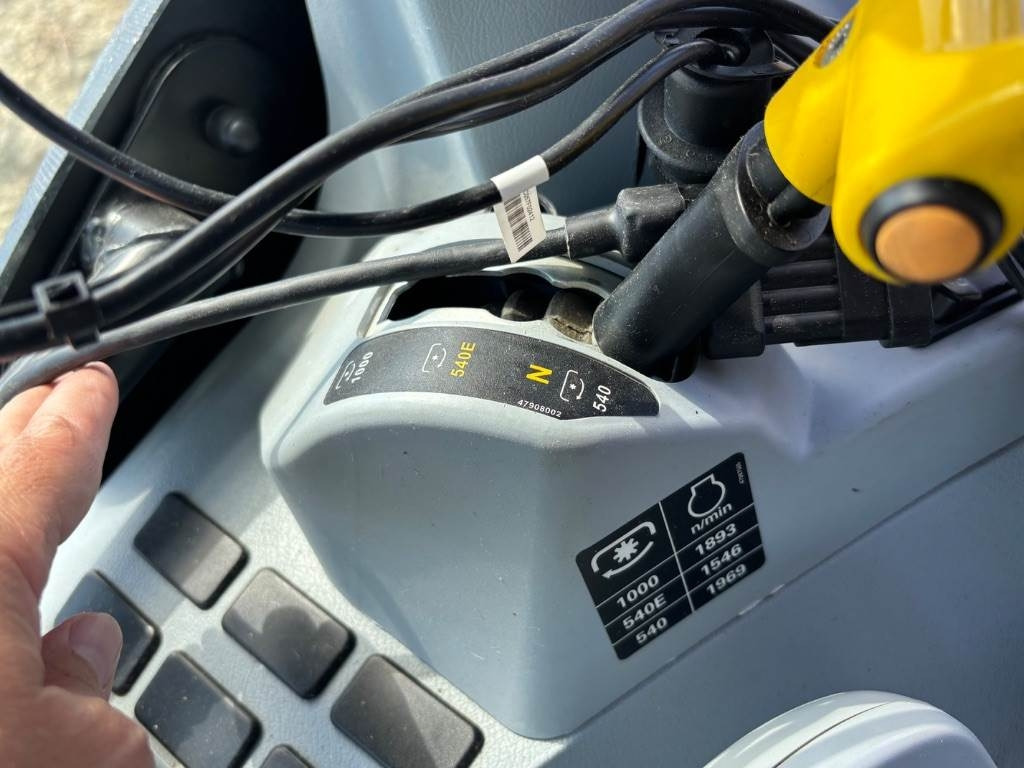 New Holland T6.165 - Traktor: slika New Holland T6.165 - Traktor New Holland T6.165 - Traktor: slika New Holland T6.165 - Traktor