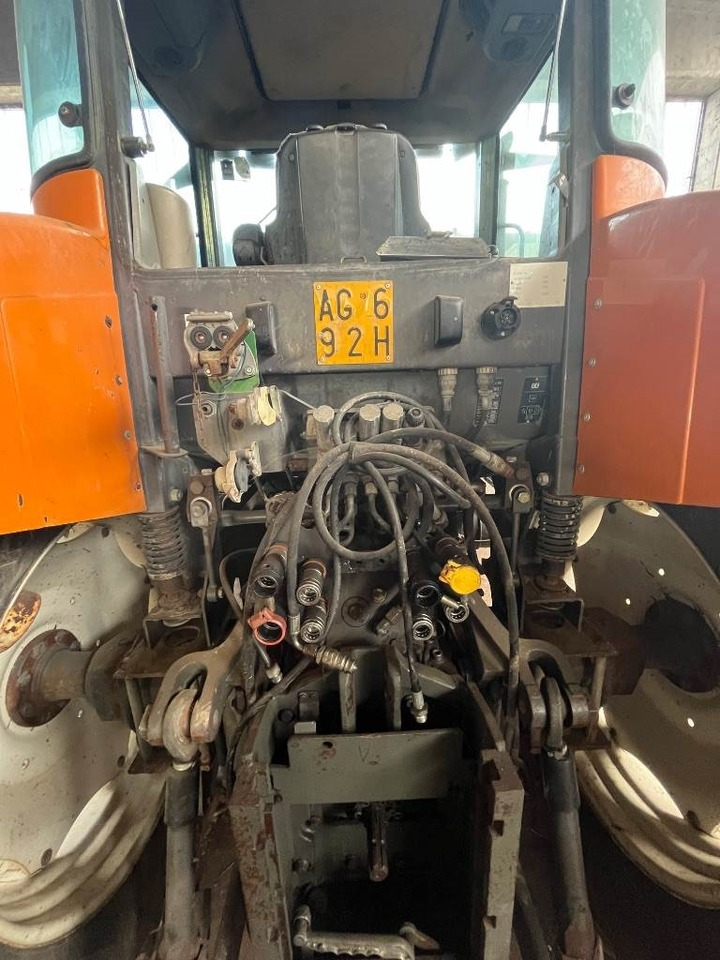 Renault Ares 640 RZ - Traktor: slika Renault Ares 640 RZ - Traktor Renault Ares 640 RZ - Traktor: slika Renault Ares 640 RZ - Traktor