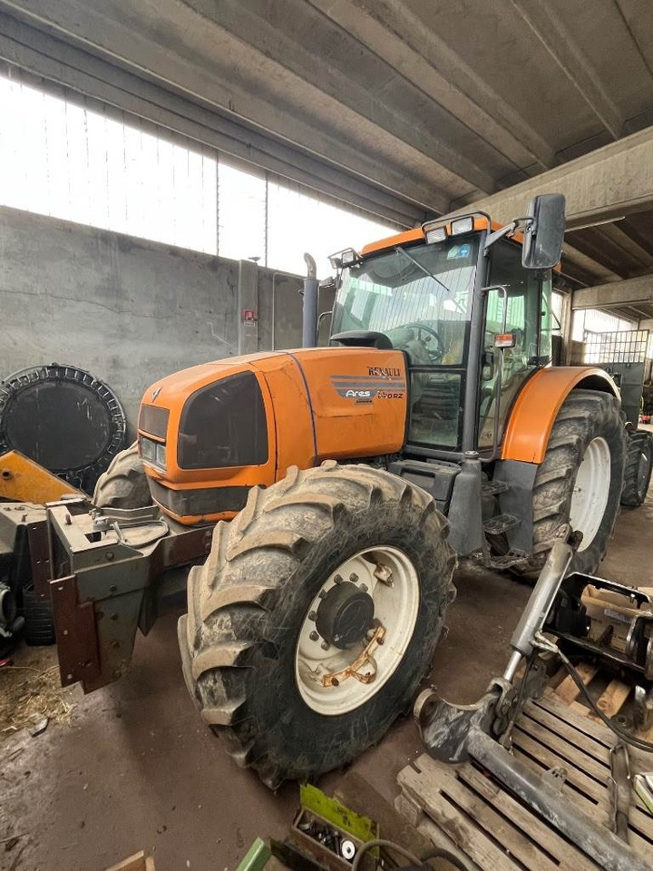Renault Ares 640 RZ - Traktor: slika Renault Ares 640 RZ - Traktor Renault Ares 640 RZ - Traktor: slika Renault Ares 640 RZ - Traktor