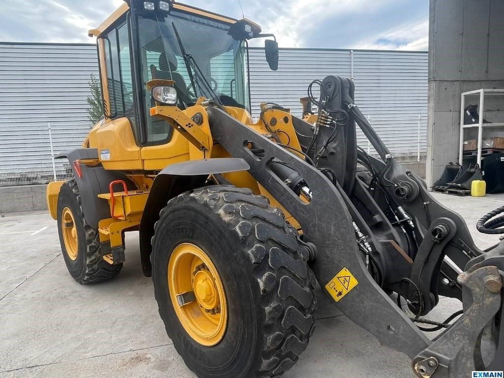 Volvo L 70 H - Utovarivač na kotačima: slika Volvo L 70 H - Utovarivač na kotačima Volvo L 70 H - Utovarivač na kotačima: slika Volvo L 70 H - Utovarivač na kotačima