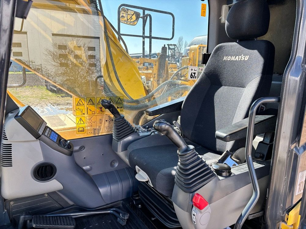 Komatsu PC210LC-11 - Bager gusjeničar: slika Komatsu PC210LC-11 - Bager gusjeničar Komatsu PC210LC-11 - Bager gusjeničar: slika Komatsu PC210LC-11 - Bager gusjeničar
