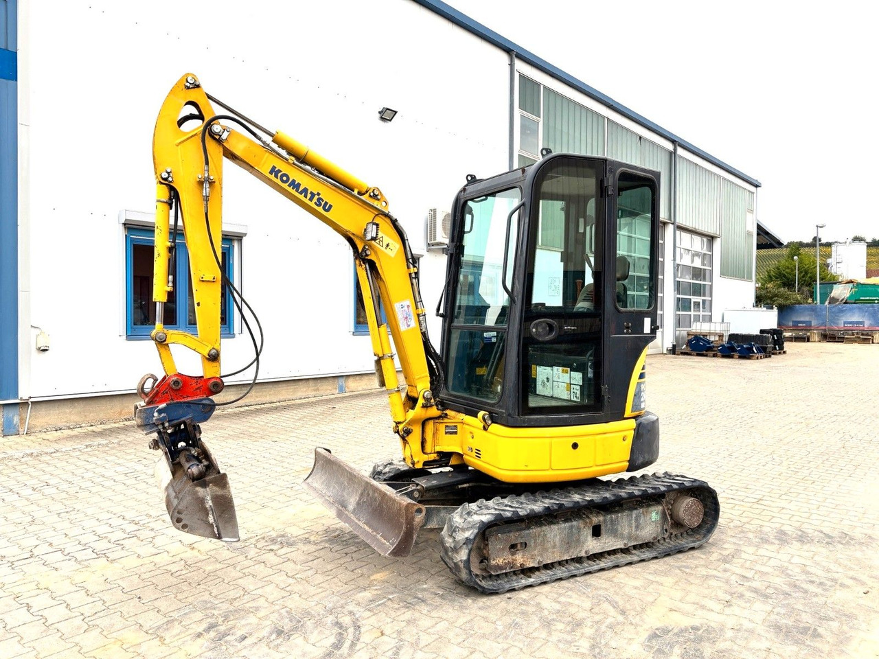 Komatsu PC26MR-3 - Mini bager: slika Komatsu PC26MR-3 - Mini bager Komatsu PC26MR-3 - Mini bager: slika Komatsu PC26MR-3 - Mini bager
