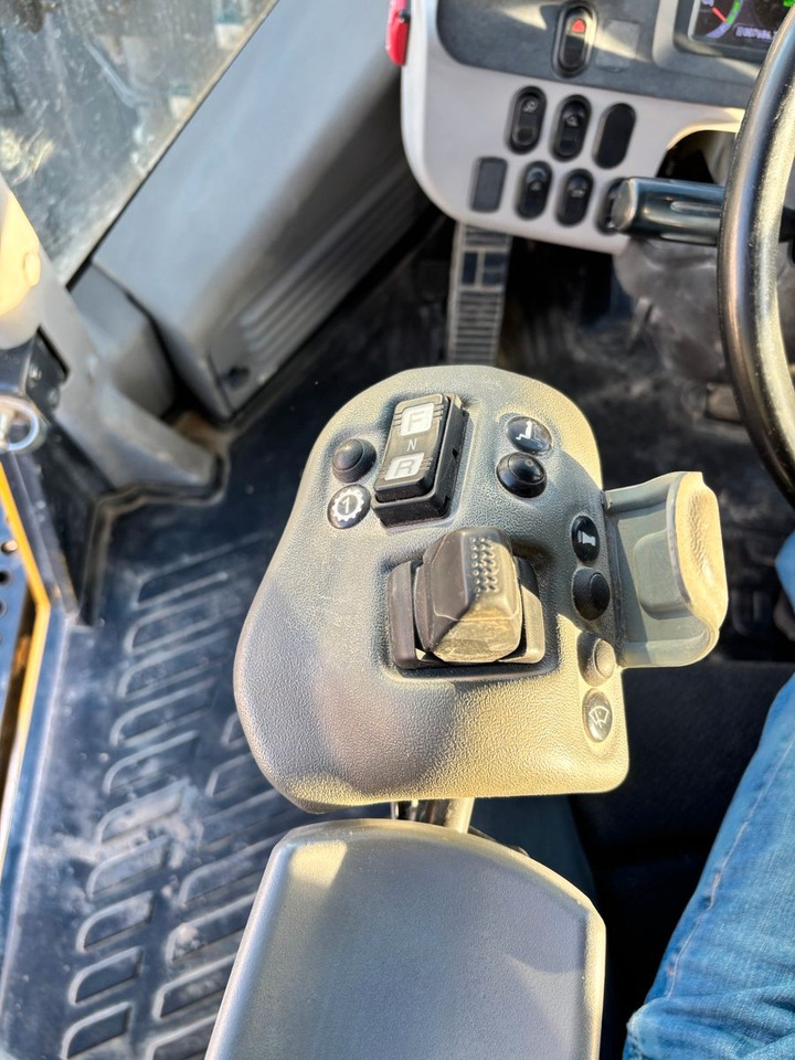 Komatsu WA470-8E0 Joystick-Lenkung ECSS - Utovarivač na kotačima: slika Komatsu WA470-8E0 Joystick-Lenkung ECSS - Utovarivač na kotačima Komatsu WA470-8E0 Joystick-Lenkung ECSS - Utovarivač na kotačima: slika Komatsu WA470-8E0 Joystick-Lenkung ECSS - Utovarivač na kotačima