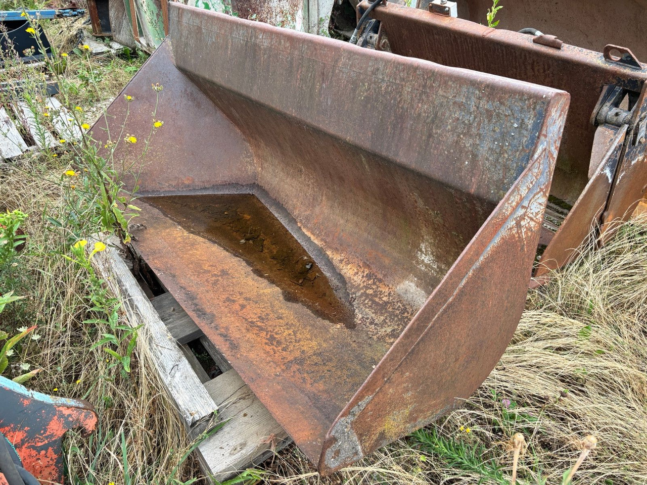 Schaeff Seitenkippschaufel - Utovarivač na kotačima: slika Schaeff Seitenkippschaufel - Utovarivač na kotačima Schaeff Seitenkippschaufel - Utovarivač na kotačima: slika Schaeff Seitenkippschaufel - Utovarivač na kotačima