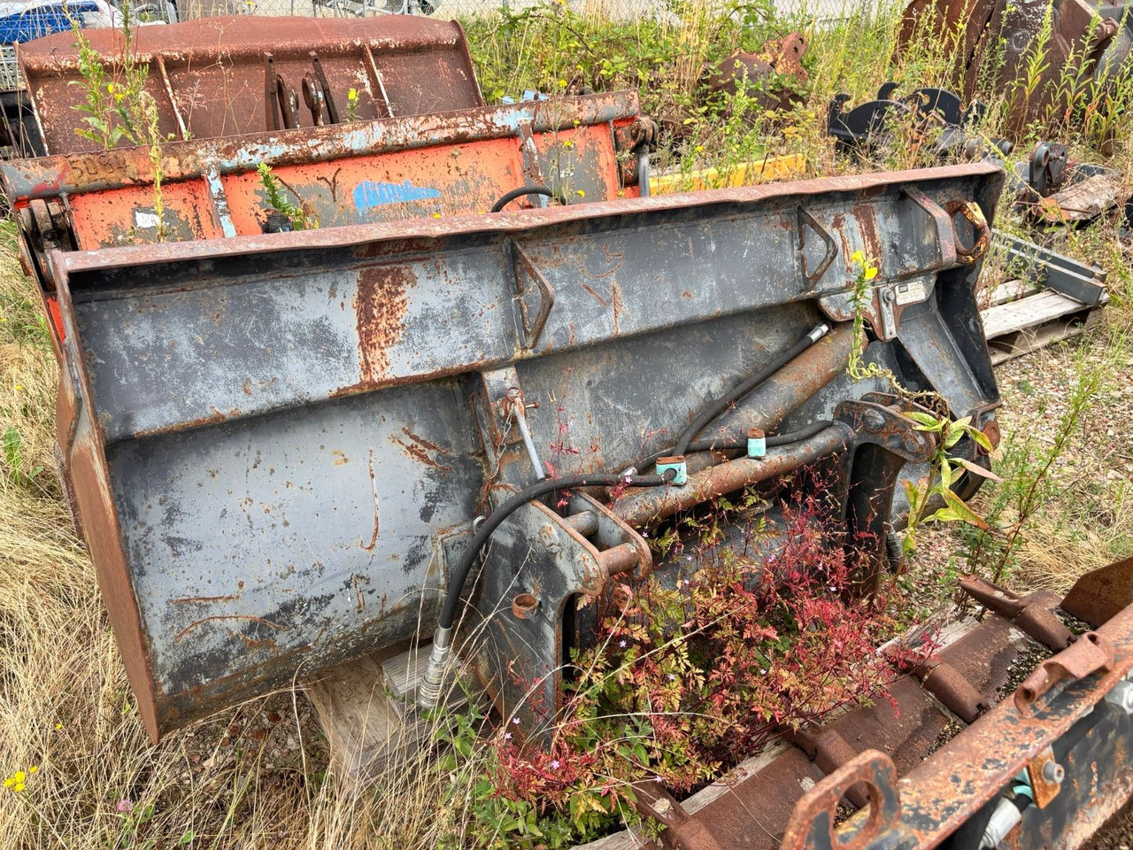 Schaeff Seitenkippschaufel - Utovarivač na kotačima: slika Schaeff Seitenkippschaufel - Utovarivač na kotačima Schaeff Seitenkippschaufel - Utovarivač na kotačima: slika Schaeff Seitenkippschaufel - Utovarivač na kotačima