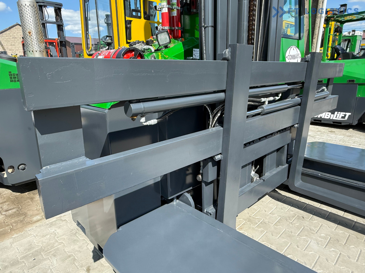 COMBILIFT C5000E / ELECTRIC / TRIPLEX 8300MM / FULL FREE LIFT / WIDE POSITIONER / FORK SIDESHIFT / BATTERY LIKE NEW - 4-smjerni regalni viličar: slika COMBILIFT C5000E / ELECTRIC / TRIPLEX 8300MM / FULL FREE LIFT / WIDE POSITIONER / FORK SIDESHIFT / BATTERY LIKE NEW - 4-smjerni regalni viličar COMBILIFT C5000E / ELECTRIC / TRIPLEX 8300MM / FULL FREE LIFT / WIDE POSITIONER / FORK SIDESHIFT / BATTERY LIKE NEW - 4-smjerni regalni viličar: slika COMBILIFT C5000E / ELECTRIC / TRIPLEX 8300MM / FULL FREE LIFT / WIDE POSITIONER / FORK SIDESHIFT / BATTERY LIKE NEW - 4-smjerni regalni viličar