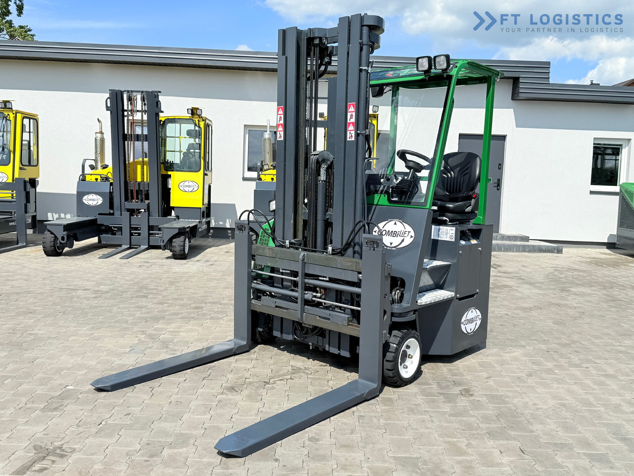 COMBILIFT CB2500 / DIESEL / EXTENDABLE FORKS / TRIPLEX / 5500MM / FREE LIFT / SIDE SHIFT / FORK POSITIONER / LIKE NEW - 4-smjerni regalni viličar: slika COMBILIFT CB2500 / DIESEL / EXTENDABLE FORKS / TRIPLEX / 5500MM / FREE LIFT / SIDE SHIFT / FORK POSITIONER / LIKE NEW - 4-smjerni regalni viličar COMBILIFT CB2500 / DIESEL / EXTENDABLE FORKS / TRIPLEX / 5500MM / FREE LIFT / SIDE SHIFT / FORK POSITIONER / LIKE NEW - 4-smjerni regalni viličar: slika COMBILIFT CB2500 / DIESEL / EXTENDABLE FORKS / TRIPLEX / 5500MM / FREE LIFT / SIDE SHIFT / FORK POSITIONER / LIKE NEW - 4-smjerni regalni viličar