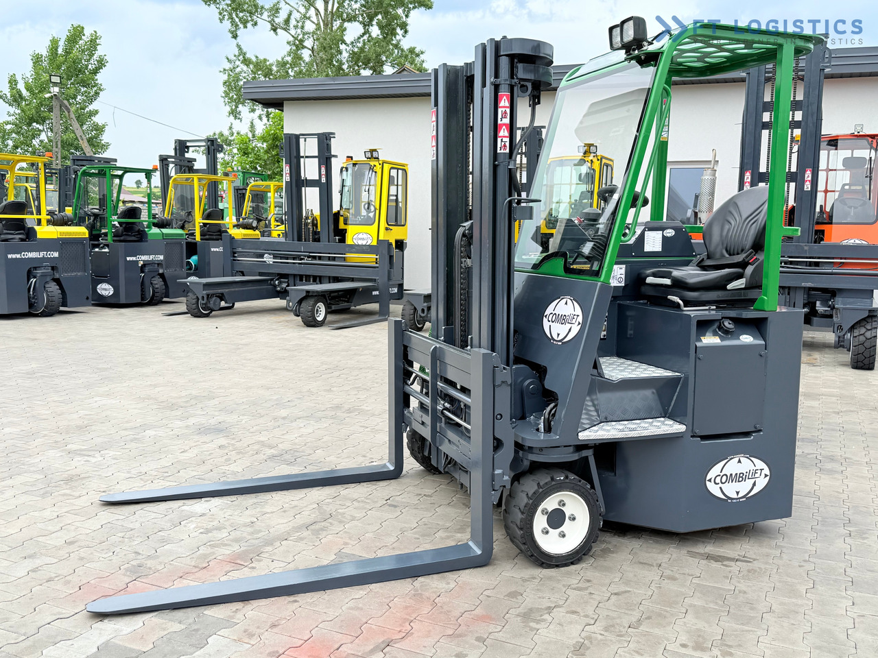 COMBILIFT CB3000 / DIESEL / TRIPLEX 4900MM / FREE LIFT / SIDESHIFT / FORK POSITIONER / 1500MM FORKS / LIKE NEW - 4-smjerni regalni viličar: slika COMBILIFT CB3000 / DIESEL / TRIPLEX 4900MM / FREE LIFT / SIDESHIFT / FORK POSITIONER / 1500MM FORKS / LIKE NEW - 4-smjerni regalni viličar COMBILIFT CB3000 / DIESEL / TRIPLEX 4900MM / FREE LIFT / SIDESHIFT / FORK POSITIONER / 1500MM FORKS / LIKE NEW - 4-smjerni regalni viličar: slika COMBILIFT CB3000 / DIESEL / TRIPLEX 4900MM / FREE LIFT / SIDESHIFT / FORK POSITIONER / 1500MM FORKS / LIKE NEW - 4-smjerni regalni viličar