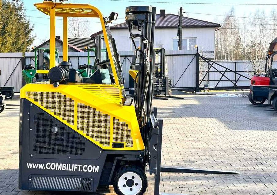 Combilift C2500CB - DIESEL - TRIPLEX - 2018 - LIKE NEW - 4-smjerni regalni viličar: slika Combilift C2500CB - DIESEL - TRIPLEX - 2018 - LIKE NEW - 4-smjerni regalni viličar Combilift C2500CB - DIESEL - TRIPLEX - 2018 - LIKE NEW - 4-smjerni regalni viličar: slika Combilift C2500CB - DIESEL - TRIPLEX - 2018 - LIKE NEW - 4-smjerni regalni viličar