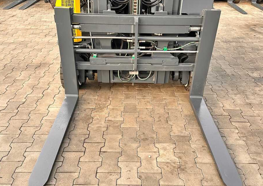 Combilift C2500CB / DUPLEX / 4100MM / DIESEL / FREE LIFT / FORK POSITIONER / SIDE SHIFT / LIKE NEW - 4-smjerni regalni viličar: slika Combilift C2500CB / DUPLEX / 4100MM / DIESEL / FREE LIFT / FORK POSITIONER / SIDE SHIFT / LIKE NEW - 4-smjerni regalni viličar Combilift C2500CB / DUPLEX / 4100MM / DIESEL / FREE LIFT / FORK POSITIONER / SIDE SHIFT / LIKE NEW - 4-smjerni regalni viličar: slika Combilift C2500CB / DUPLEX / 4100MM / DIESEL / FREE LIFT / FORK POSITIONER / SIDE SHIFT / LIKE NEW - 4-smjerni regalni viličar