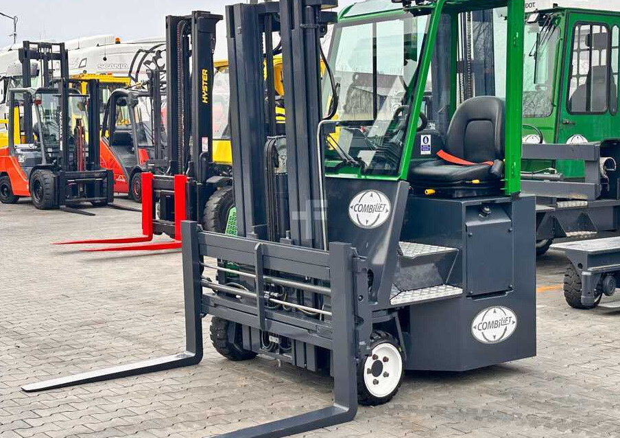 Combilift C2500CB / TRIPLEX / DIESEL / 4900MM / FREE LIFT / POSITIONER 1720MM / LIKE NEW - 4-smjerni regalni viličar: slika Combilift C2500CB / TRIPLEX / DIESEL / 4900MM / FREE LIFT / POSITIONER 1720MM / LIKE NEW - 4-smjerni regalni viličar Combilift C2500CB / TRIPLEX / DIESEL / 4900MM / FREE LIFT / POSITIONER 1720MM / LIKE NEW - 4-smjerni regalni viličar: slika Combilift C2500CB / TRIPLEX / DIESEL / 4900MM / FREE LIFT / POSITIONER 1720MM / LIKE NEW - 4-smjerni regalni viličar