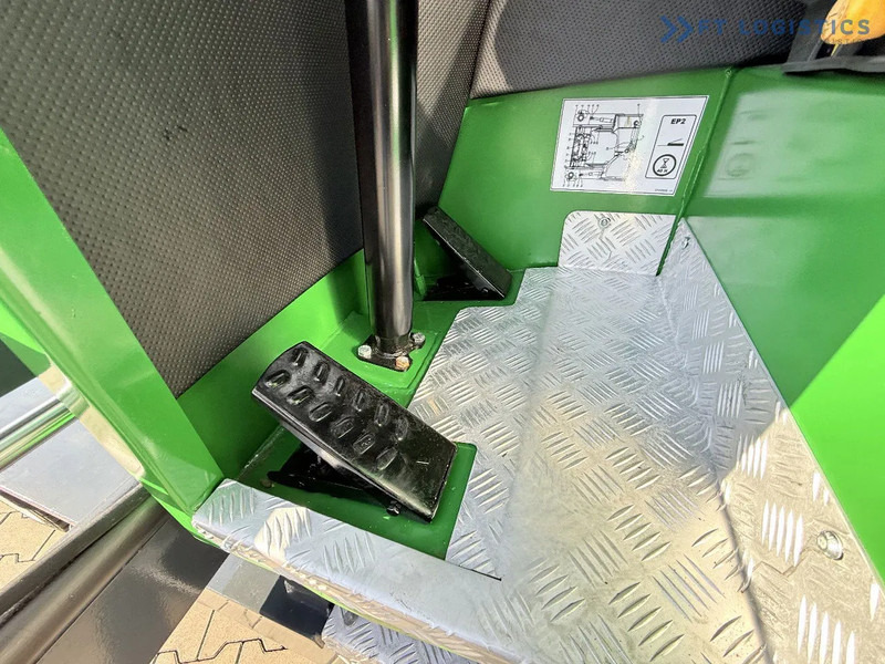 4-smjerni regalni viličar Combilift C3000 / DIESEL / DUPLEX 4200MM / FREE LIFT / WIDE FORK POSITIONER / FULL CABIN / EXCELLENT CONDITION / Wide range of four-way an: slika 4-smjerni regalni viličar Combilift C3000 / DIESEL / DUPLEX 4200MM / FREE LIFT / WIDE FORK POSITIONER / FULL CABIN / EXCELLENT CONDITION / Wide range of four-way an