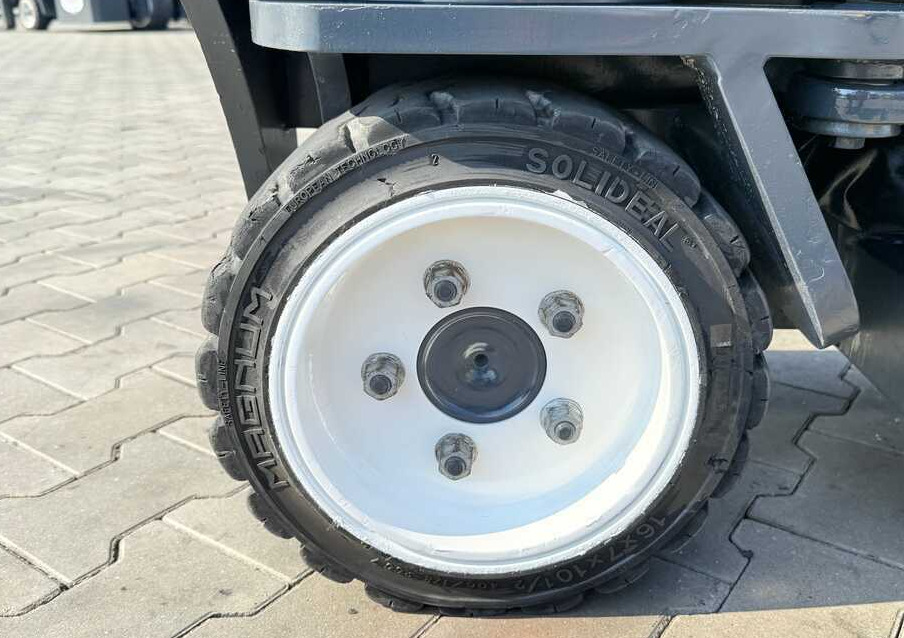 Combilift C3000 / GAS / TRIPLEX - 4900MM / ONLY 1537 HOURS / FORK POSITIONER / CABIN / LIKE NEW - 4-smjerni regalni viličar: slika Combilift C3000 / GAS / TRIPLEX - 4900MM / ONLY 1537 HOURS / FORK POSITIONER / CABIN / LIKE NEW - 4-smjerni regalni viličar Combilift C3000 / GAS / TRIPLEX - 4900MM / ONLY 1537 HOURS / FORK POSITIONER / CABIN / LIKE NEW - 4-smjerni regalni viličar: slika Combilift C3000 / GAS / TRIPLEX - 4900MM / ONLY 1537 HOURS / FORK POSITIONER / CABIN / LIKE NEW - 4-smjerni regalni viličar