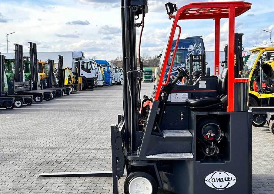 Combilift C3000CB / LPG / TRIPLEX / 5500MM / FREE LIFT / SIDE SHIFT + FORK POSITIONER / LIKE NEW - 4-smjerni regalni viličar: slika Combilift C3000CB / LPG / TRIPLEX / 5500MM / FREE LIFT / SIDE SHIFT + FORK POSITIONER / LIKE NEW - 4-smjerni regalni viličar Combilift C3000CB / LPG / TRIPLEX / 5500MM / FREE LIFT / SIDE SHIFT + FORK POSITIONER / LIKE NEW - 4-smjerni regalni viličar: slika Combilift C3000CB / LPG / TRIPLEX / 5500MM / FREE LIFT / SIDE SHIFT + FORK POSITIONER / LIKE NEW - 4-smjerni regalni viličar