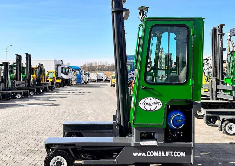 Combilift C4000 / LPG / DUPLEX / 4500MM / FREE LIFT / LIKE NEW - 4-smjerni regalni viličar: slika Combilift C4000 / LPG / DUPLEX / 4500MM / FREE LIFT / LIKE NEW - 4-smjerni regalni viličar Combilift C4000 / LPG / DUPLEX / 4500MM / FREE LIFT / LIKE NEW - 4-smjerni regalni viličar: slika Combilift C4000 / LPG / DUPLEX / 4500MM / FREE LIFT / LIKE NEW - 4-smjerni regalni viličar