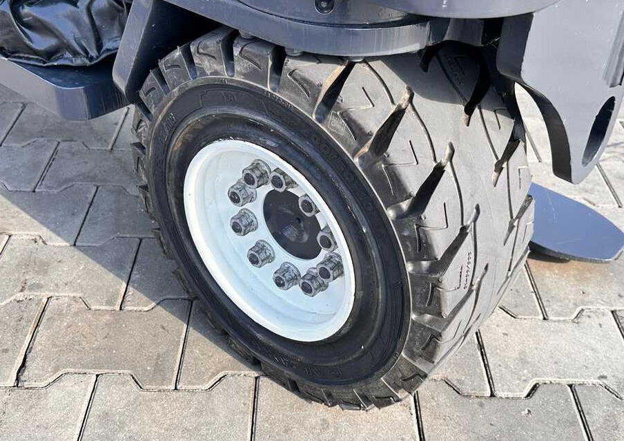 Combilift C4000 / TRIPLEX / 4900MM / GAS / FREE LIFT / FORK SIDE SHIFT / LIKE NEW - 4-smjerni regalni viličar: slika Combilift C4000 / TRIPLEX / 4900MM / GAS / FREE LIFT / FORK SIDE SHIFT / LIKE NEW - 4-smjerni regalni viličar Combilift C4000 / TRIPLEX / 4900MM / GAS / FREE LIFT / FORK SIDE SHIFT / LIKE NEW - 4-smjerni regalni viličar: slika Combilift C4000 / TRIPLEX / 4900MM / GAS / FREE LIFT / FORK SIDE SHIFT / LIKE NEW - 4-smjerni regalni viličar