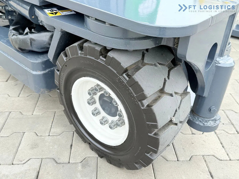 4-smjerni regalni viličar Combilift C4000 / TRIPLEX / 9300MM / FREE LIFT / POSITIONER / GAS / CABIN C4000 / TRIPLEX / 9300MM / FREE LIFT / POSITIONER / GAS / CABIN: slika 4-smjerni regalni viličar Combilift C4000 / TRIPLEX / 9300MM / FREE LIFT / POSITIONER / GAS / CABIN C4000 / TRIPLEX / 9300MM / FREE LIFT / POSITIONER / GAS / CABIN