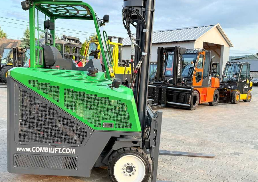 Combilift C4000CB / TRIPLEX - 5200MM / LPG / FREE LIFT / FORK POSITIONER / FORK SIDESHIFT / HEIGHT 2450MM / LIKE NEW - 4-smjerni regalni viličar: slika Combilift C4000CB / TRIPLEX - 5200MM / LPG / FREE LIFT / FORK POSITIONER / FORK SIDESHIFT / HEIGHT 2450MM / LIKE NEW - 4-smjerni regalni viličar Combilift C4000CB / TRIPLEX - 5200MM / LPG / FREE LIFT / FORK POSITIONER / FORK SIDESHIFT / HEIGHT 2450MM / LIKE NEW - 4-smjerni regalni viličar: slika Combilift C4000CB / TRIPLEX - 5200MM / LPG / FREE LIFT / FORK POSITIONER / FORK SIDESHIFT / HEIGHT 2450MM / LIKE NEW - 4-smjerni regalni viličar