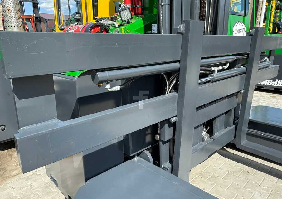 Combilift C5000E / ELECTRIC / TRIPLEX 8300MM / FULL FREE LIFT / WIDE POSITIONER / FORK SIDESHIFT / BATTERY LIKE NEW - 4-smjerni regalni viličar: slika Combilift C5000E / ELECTRIC / TRIPLEX 8300MM / FULL FREE LIFT / WIDE POSITIONER / FORK SIDESHIFT / BATTERY LIKE NEW - 4-smjerni regalni viličar Combilift C5000E / ELECTRIC / TRIPLEX 8300MM / FULL FREE LIFT / WIDE POSITIONER / FORK SIDESHIFT / BATTERY LIKE NEW - 4-smjerni regalni viličar: slika Combilift C5000E / ELECTRIC / TRIPLEX 8300MM / FULL FREE LIFT / WIDE POSITIONER / FORK SIDESHIFT / BATTERY LIKE NEW - 4-smjerni regalni viličar
