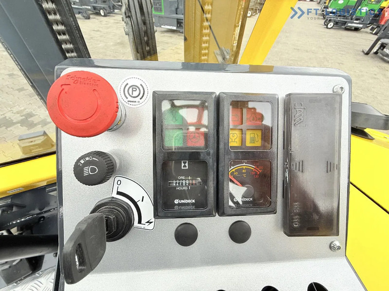 4-smjerni regalni viličar Combilift CB4000 / GAS / TRIPLEX 5200MM / FREE LIFT / FORK POSITIONER / SIDE SHIFT / EXCELLENT CONDITION / Wide range of four-way and side: slika 4-smjerni regalni viličar Combilift CB4000 / GAS / TRIPLEX 5200MM / FREE LIFT / FORK POSITIONER / SIDE SHIFT / EXCELLENT CONDITION / Wide range of four-way and side 4-smjerni regalni viličar Combilift CB4000 / GAS / TRIPLEX 5200MM / FREE LIFT / FORK POSITIONER / SIDE SHIFT / EXCELLENT CONDITION / Wide range of four-way and side: slika 4-smjerni regalni viličar Combilift CB4000 / GAS / TRIPLEX 5200MM / FREE LIFT / FORK POSITIONER / SIDE SHIFT / EXCELLENT CONDITION / Wide range of four-way and side