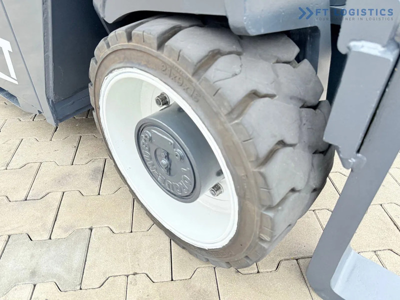 Combilift CBE4000 / TRIPLEX 5200MM / ELECTRIC / FREE LIFT / FORK POSITIONER / SIDE SHIFT / LIKE NEW CBE4000 / TRIPLEX 5200MM / ELECTRIC / - 4-smjerni regalni viličar: slika Combilift CBE4000 / TRIPLEX 5200MM / ELECTRIC / FREE LIFT / FORK POSITIONER / SIDE SHIFT / LIKE NEW CBE4000 / TRIPLEX 5200MM / ELECTRIC / - 4-smjerni regalni viličar Combilift CBE4000 / TRIPLEX 5200MM / ELECTRIC / FREE LIFT / FORK POSITIONER / SIDE SHIFT / LIKE NEW CBE4000 / TRIPLEX 5200MM / ELECTRIC / - 4-smjerni regalni viličar: slika Combilift CBE4000 / TRIPLEX 5200MM / ELECTRIC / FREE LIFT / FORK POSITIONER / SIDE SHIFT / LIKE NEW CBE4000 / TRIPLEX 5200MM / ELECTRIC / - 4-smjerni regalni viličar