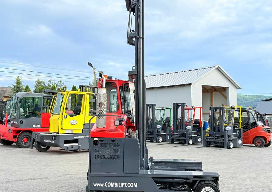 Combilift COMBILIFT C4000 – TRIPLEX 9300 mm – Year 2017 – GAS – FREE LIFT – FORK SIDE SHIFT – CONDITION 5/5 - 4-smjerni regalni viličar: slika Combilift COMBILIFT C4000 – TRIPLEX 9300 mm – Year 2017 – GAS – FREE LIFT – FORK SIDE SHIFT – CONDITION 5/5 - 4-smjerni regalni viličar Combilift COMBILIFT C4000 – TRIPLEX 9300 mm – Year 2017 – GAS – FREE LIFT – FORK SIDE SHIFT – CONDITION 5/5 - 4-smjerni regalni viličar: slika Combilift COMBILIFT C4000 – TRIPLEX 9300 mm – Year 2017 – GAS – FREE LIFT – FORK SIDE SHIFT – CONDITION 5/5 - 4-smjerni regalni viličar