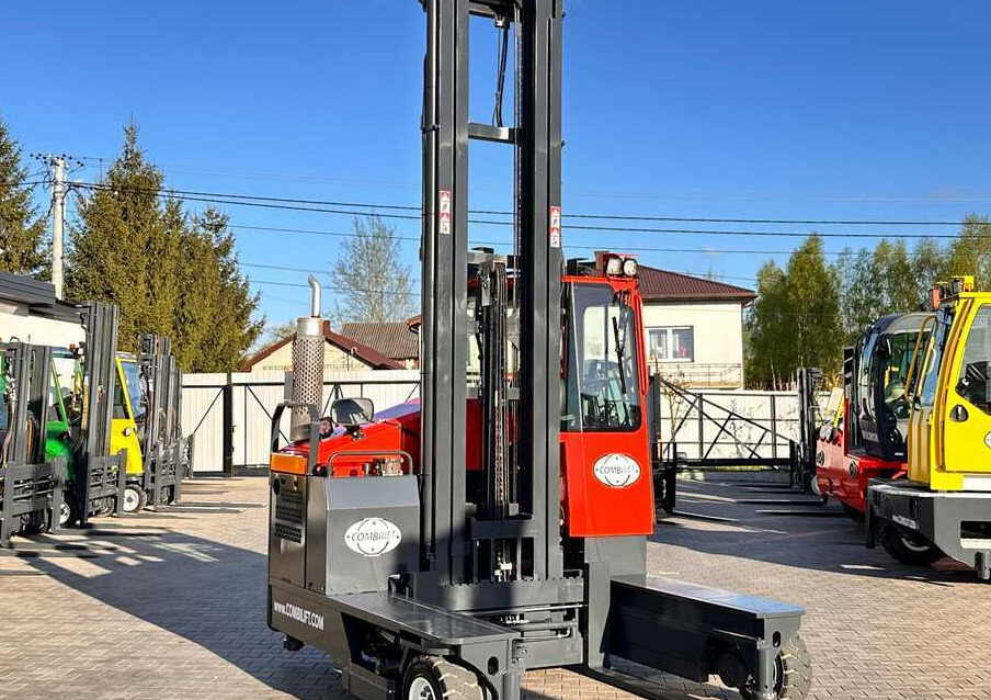 Combilift COMBILIFT C4000 – TRIPLEX 9300 mm – Year 2017 – GAS – FREE LIFT – FORK SIDE SHIFT – CONDITION 5/5 - 4-smjerni regalni viličar: slika Combilift COMBILIFT C4000 – TRIPLEX 9300 mm – Year 2017 – GAS – FREE LIFT – FORK SIDE SHIFT – CONDITION 5/5 - 4-smjerni regalni viličar Combilift COMBILIFT C4000 – TRIPLEX 9300 mm – Year 2017 – GAS – FREE LIFT – FORK SIDE SHIFT – CONDITION 5/5 - 4-smjerni regalni viličar: slika Combilift COMBILIFT C4000 – TRIPLEX 9300 mm – Year 2017 – GAS – FREE LIFT – FORK SIDE SHIFT – CONDITION 5/5 - 4-smjerni regalni viličar