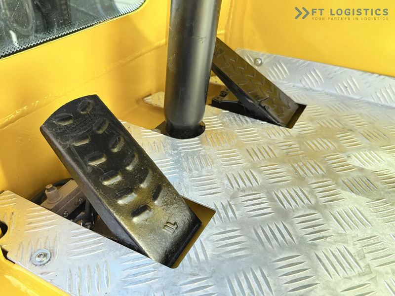 4-smjerni regalni viličar Combilift Combilift C5000 / DIESEL / TRIPLEX 6000MM / FREE LIFT / FORK POSITIONER / BUILT-IN SCALE / HEATING / FULL CABIN / PERFECT CONDIT: slika 4-smjerni regalni viličar Combilift Combilift C5000 / DIESEL / TRIPLEX 6000MM / FREE LIFT / FORK POSITIONER / BUILT-IN SCALE / HEATING / FULL CABIN / PERFECT CONDIT