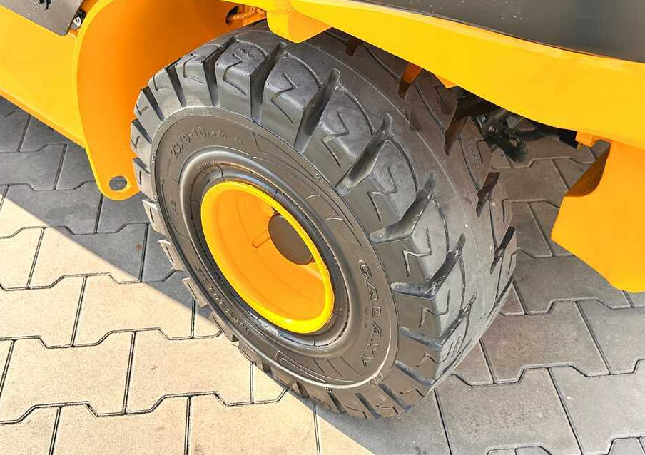 Teleskopski rukovatelj JCB TLT30G / GAS / 4100MM / FULL CABIN / FORK POSITIONER / LIKE NEW: slika Teleskopski rukovatelj JCB TLT30G / GAS / 4100MM / FULL CABIN / FORK POSITIONER / LIKE NEW
