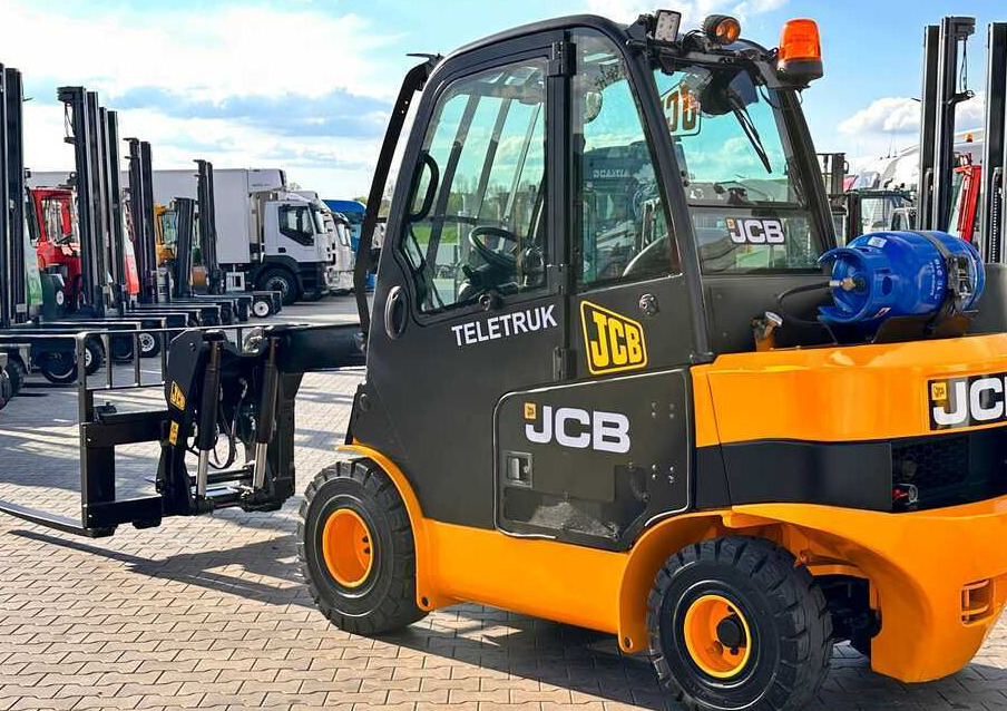 Teleskopski rukovatelj JCB TLT30G / GAS / 4100MM / FULL CABIN / FORK POSITIONER / LIKE NEW: slika Teleskopski rukovatelj JCB TLT30G / GAS / 4100MM / FULL CABIN / FORK POSITIONER / LIKE NEW