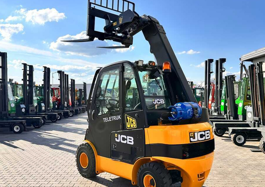 Teleskopski rukovatelj JCB TLT30G / GAS / 4100MM / FULL CABIN / FORK POSITIONER / LIKE NEW: slika Teleskopski rukovatelj JCB TLT30G / GAS / 4100MM / FULL CABIN / FORK POSITIONER / LIKE NEW
