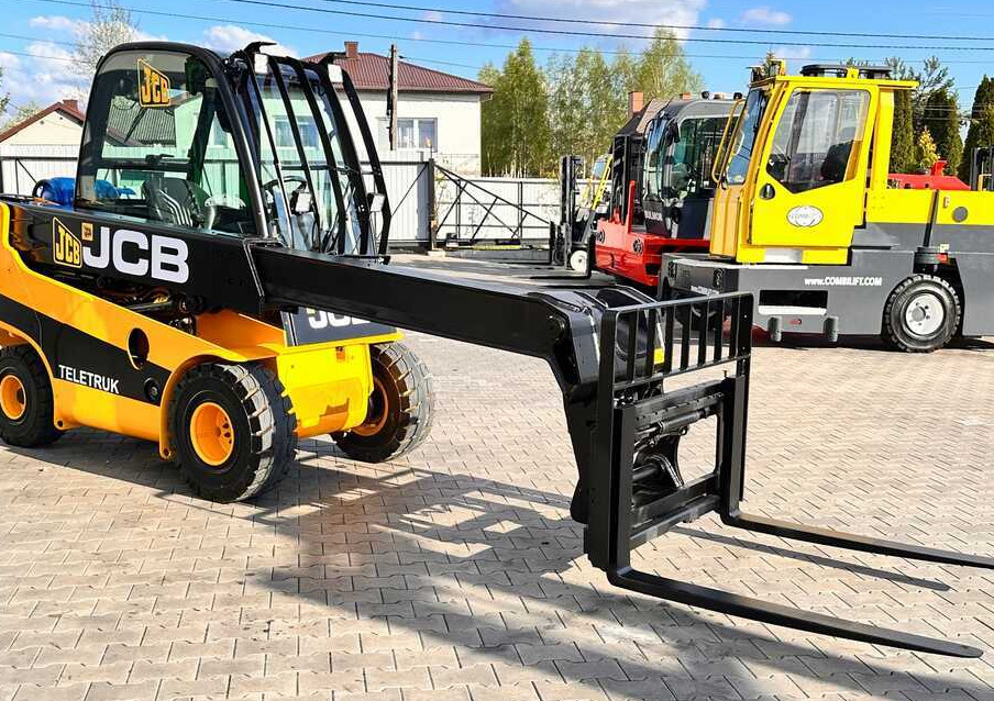 Teleskopski rukovatelj JCB TLT30G / GAS / 4100MM / FULL CABIN / FORK POSITIONER / LIKE NEW: slika Teleskopski rukovatelj JCB TLT30G / GAS / 4100MM / FULL CABIN / FORK POSITIONER / LIKE NEW