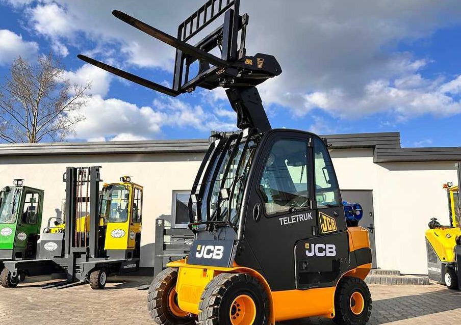 Teleskopski rukovatelj JCB TLT30G / GAS / 4100MM / FULL CABIN / FORK POSITIONER / LIKE NEW: slika Teleskopski rukovatelj JCB TLT30G / GAS / 4100MM / FULL CABIN / FORK POSITIONER / LIKE NEW