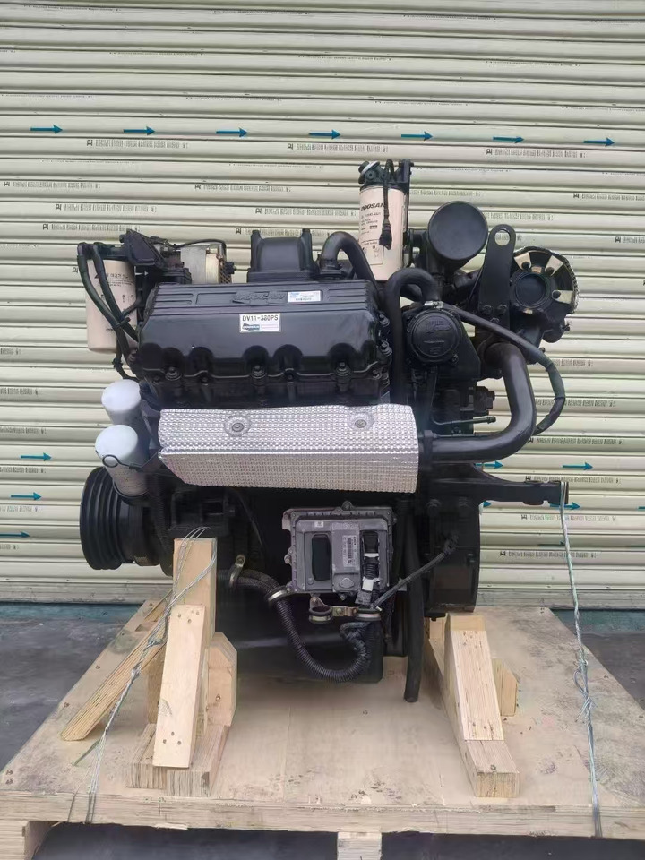 DOOSAN DV11 - Motor za Bager: slika DOOSAN DV11 - Motor za Bager DOOSAN DV11 - Motor za Bager: slika DOOSAN DV11 - Motor za Bager