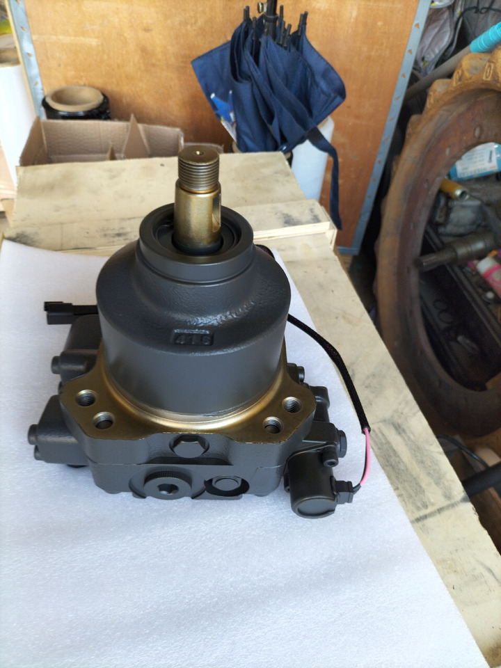 KOMATSU 708-7s-00352 - Hidraulični motor za Buldožer: slika KOMATSU 708-7s-00352 - Hidraulični motor za Buldožer KOMATSU 708-7s-00352 - Hidraulični motor za Buldožer: slika KOMATSU 708-7s-00352 - Hidraulični motor za Buldožer