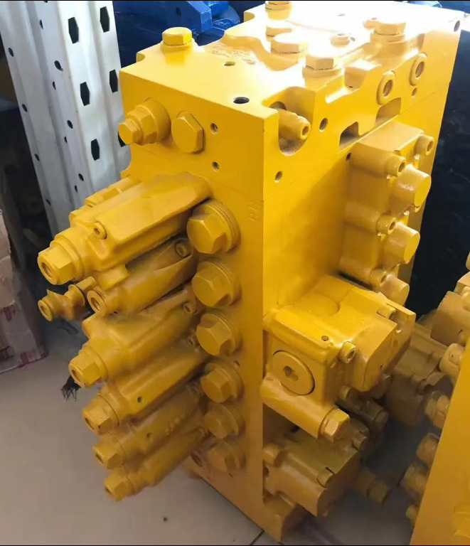 KOMATSU PC200-8 - Hidraulični ventil za Bager: slika KOMATSU PC200-8 - Hidraulični ventil za Bager KOMATSU PC200-8 - Hidraulični ventil za Bager: slika KOMATSU PC200-8 - Hidraulični ventil za Bager