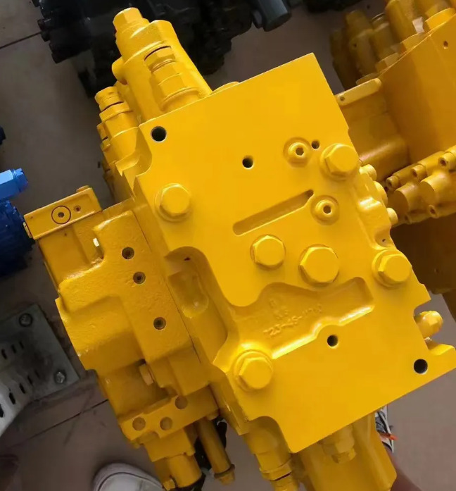 KOMATSU PC200-8 - Hidraulični ventil za Bager: slika KOMATSU PC200-8 - Hidraulični ventil za Bager KOMATSU PC200-8 - Hidraulični ventil za Bager: slika KOMATSU PC200-8 - Hidraulični ventil za Bager