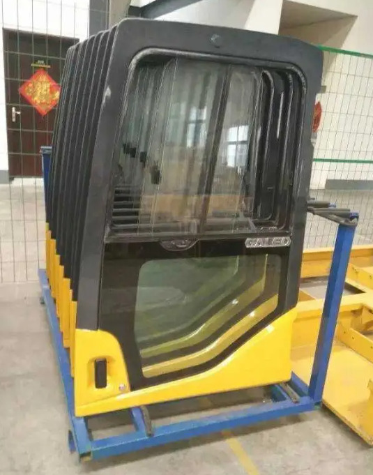 KOMATSU pc200-7 - Kabina za Bager: slika KOMATSU pc200-7 - Kabina za Bager KOMATSU pc200-7 - Kabina za Bager: slika KOMATSU pc200-7 - Kabina za Bager