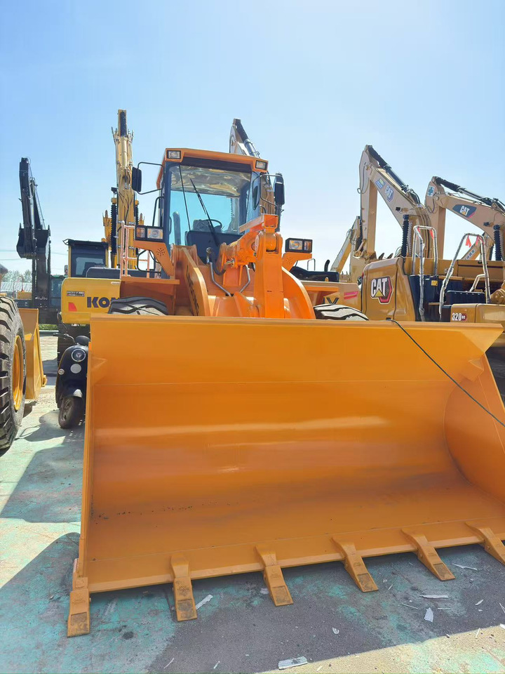 Utovarivač na kotačima LIUGONG 856: slika Utovarivač na kotačima LIUGONG 856 Utovarivač na kotačima LIUGONG 856: slika Utovarivač na kotačima LIUGONG 856