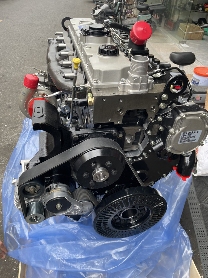 Novi Motor za Bager PERKINS 1106D-70TA: slika Novi Motor za Bager PERKINS 1106D-70TA